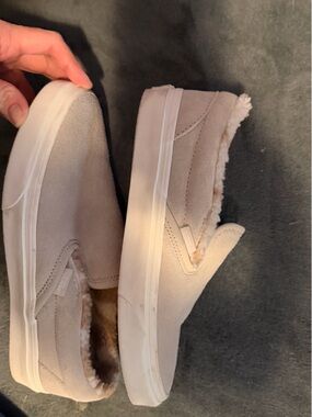 Vans Slip-On slides unisex mens6.5 womens 8. in Light Taupe with Faux Shearling